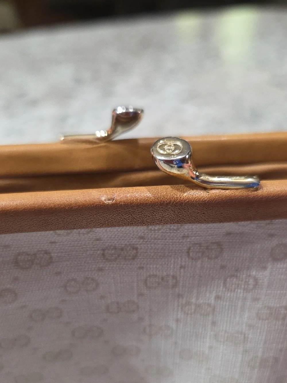 Gucci Vintage Micro GG Kisslock Coin Purse - Picture 13 of 15